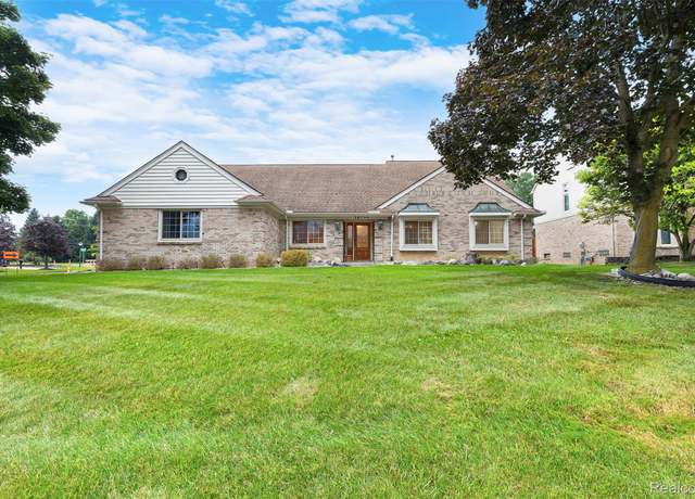 Property at 28755 Wilton Dr, Farmington Hills, MI 48331, 3 beds, 3 baths