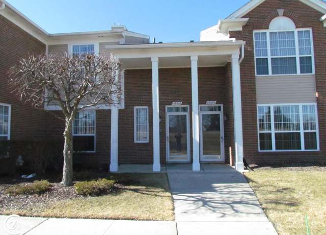 Property at 45526 Warwick Dr, Macomb, MI 48044, 2 beds, 2 baths