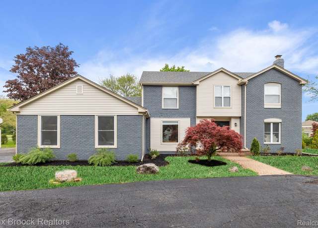Property at 4573 Ranch Ln, Bloomfield Hills, MI 48302, 4 beds, 4.5 baths