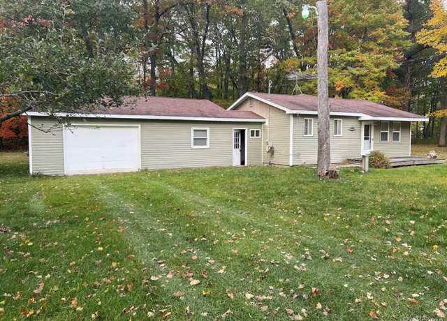 Property at 5315 E 8th St, Au Gres, MI 48703, 3 beds, 1.5 baths