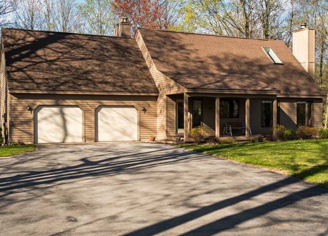 Property at 9750 Amidon Dr, Traverse City, MI 49685, 3 beds, 2.5 baths