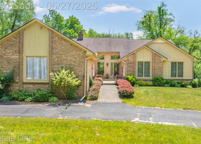 Property at 1145 W Moore Rd, Milford, MI 48381, 3 beds, 2.5 baths