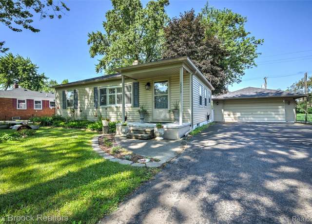 Property at 2233 Kohler St, Waterford, MI 48329, 3 beds, 1 bath