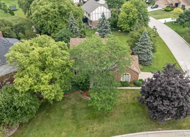 Property at 264 Stonetree Cir, Rochester Hills, MI 48309, 4 beds, 2.5 baths