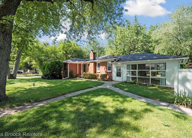 Property at 3142 Mapledale St, Commerce Twp, MI 48382, 3 beds, 2 baths