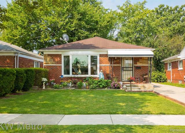 Property at 22011 Parklawn St, Oak Park, MI 48237, 3 beds, 2 baths
