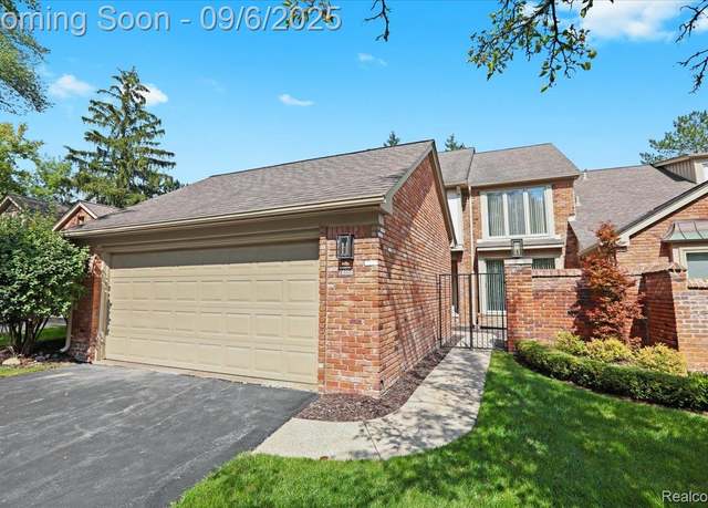 Property at 24066 Bingham Pointe Dr #11, Bingham Farms Village, MI 48025, 3 beds, 3.5 baths