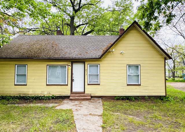 Property at 2513 5th St, Muskegon, MI 49444, 3 beds, 1 bath