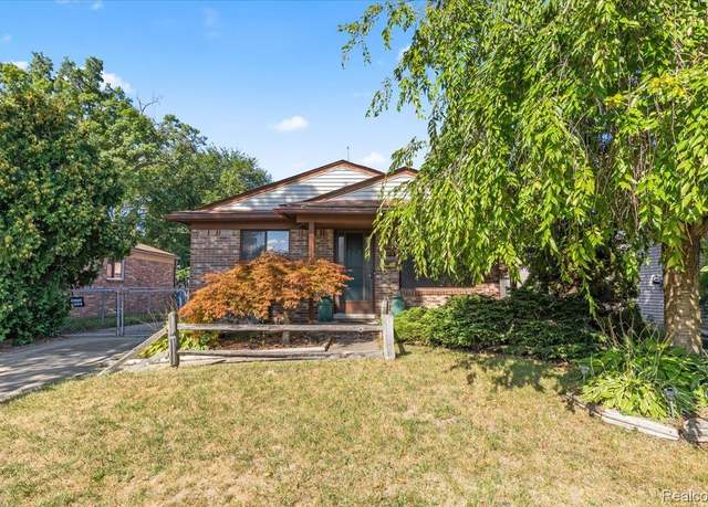 Property at 27741 Delton St, Madison Heights, MI 48071, 3 beds, 1 bath