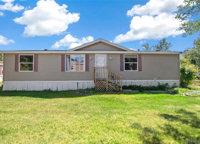 Property at 241 Laurel Leah, Oxford Charter Township, MI 48371, 3 beds, 2 baths