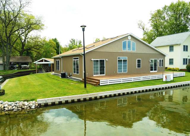 Property at 216 Sandalwood Dr, Quincy, MI 49082, 4 beds, 2 baths