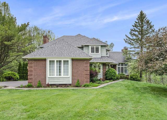 Property at 5401 Lone Pine Ct, Brighton, MI 48116, 4 beds, 3.5 baths
