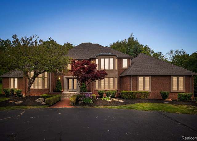 Property at 4932 Susans Way, Bloomfield Hills, MI 48302, 4 beds, 4 baths