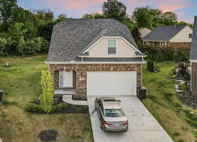 Property at 11801 Hines Place Dr, Livonia, MI 48150, 4 beds, 2.5 baths