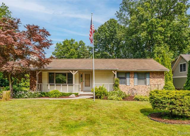 Property at 15800 Park Ln, Plymouth, MI 48170, 3 beds, 3 baths
