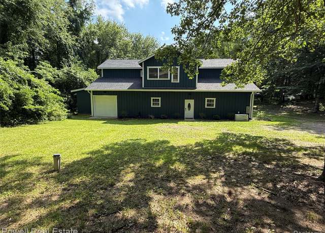 Property at 7841 Teahen Rd, Brighton, MI 48116, 3 beds, 2.5 baths