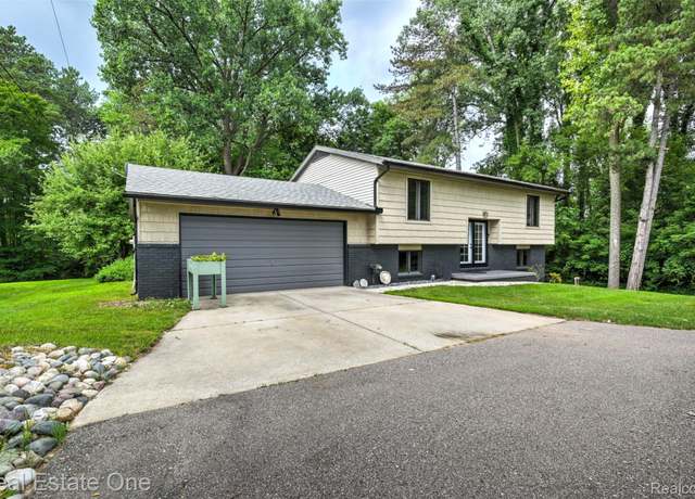 Property at 3956 S Sashabaw Rd, Clarkston, MI 48348, 3 beds, 2 baths