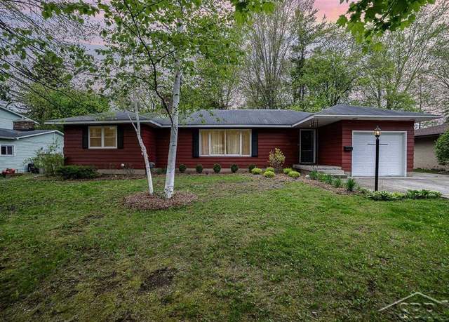 Property at 4215 Washington St, Midland, MI 48642, 3 beds, 1.5 baths