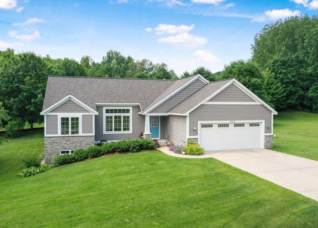 Property at 9314 E Summerfield Dr, Traverse City, MI 49684, 4 beds, 3 baths