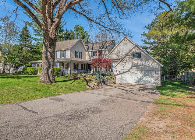 Property at 3916 Grand River Dr NE, Grand Rapids, MI 49525, 4 beds, 2.5 baths