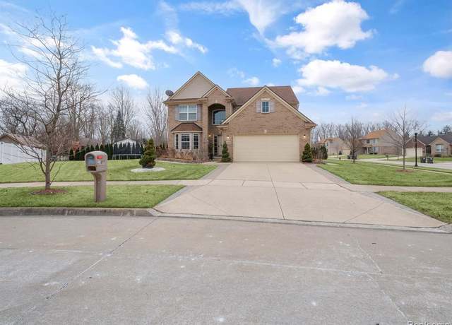 Property at 11889 Lake Pointe Dr, Taylor, MI 48180, 4 beds, 2.5 baths