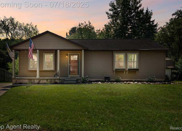 Property at 281 Woodlake Dr, Brighton, MI 48116, 3 beds, 1 bath