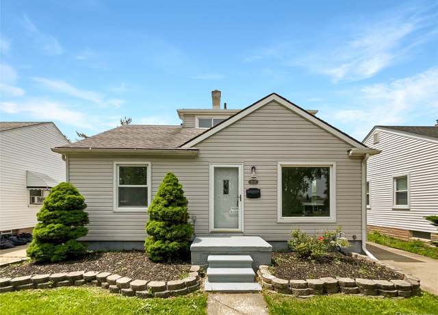 Property at 3894 17th St, Wyandotte, MI 48192, 3 beds, 1 bath