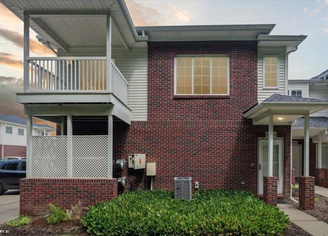 Property at 5283 Twin Oaks Dr, Sterling Heights, MI 48314, 2 beds, 2 baths