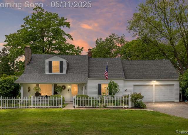 Property at 14251 Richfield St, Livonia, MI 48154, 3 beds, 2 baths