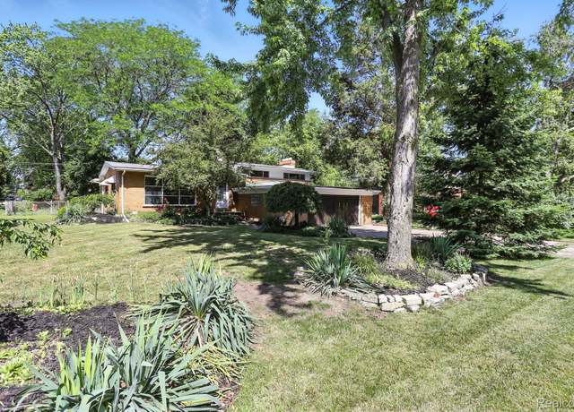 Property at 45411 Sterritt St, Utica, MI 48317, 4 beds, 1.5 baths