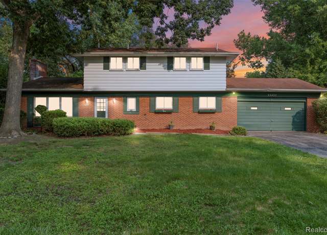 Property at 32427 Chesterbrook St, Farmington, MI 48334, 4 beds, 2.5 baths