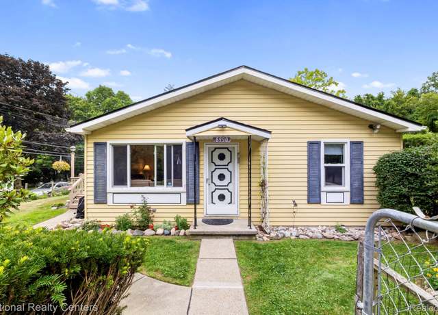 Property at 8990 Woodlawn Ave, Independence Charter Township, MI 48348, 3 beds, 2 baths