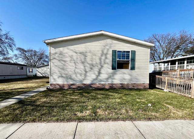 Property at 17037 Easterbridge St, Macomb, MI 48044, 3 beds, 2 baths