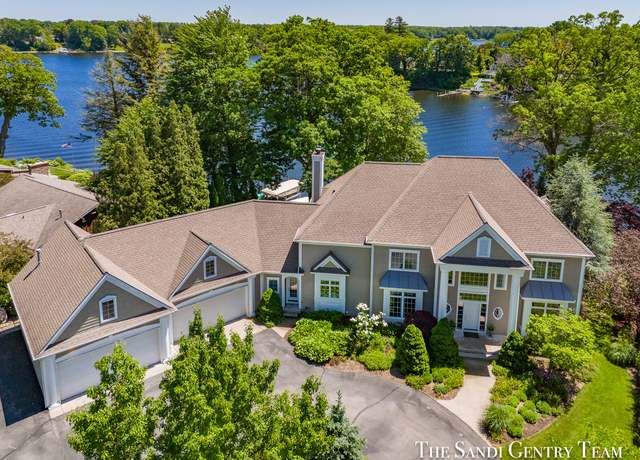 Property at 16076 Highland Dr, Spring Lake, MI 49456, 7 beds, 6 baths