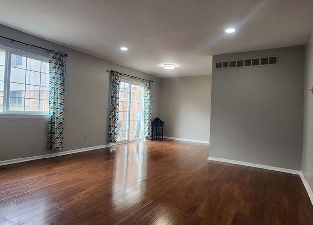 Property at 889 Kirts Blvd, Troy, MI 48084, 2 beds, 2.5 baths