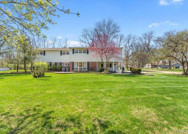 Property at 21220 Thorofare Rd, Grosse Ile, MI 48138, 5 beds, 3 baths