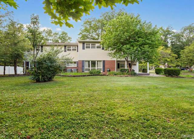 Property at 21220 Thorofare Rd, Grosse Ile Township, MI 48138, 5 beds, 3 baths