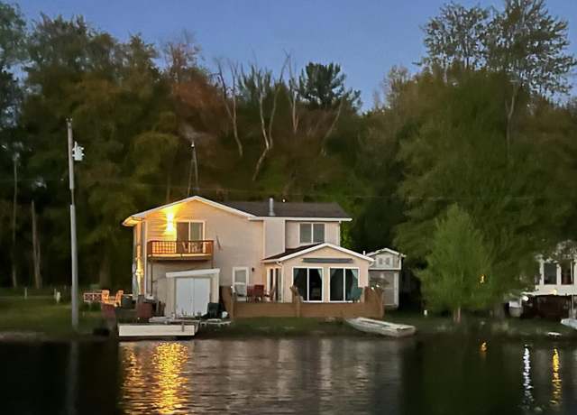 Property at 51156 Maple Rd, Marcellus, MI 49067, 4 beds, 2 baths