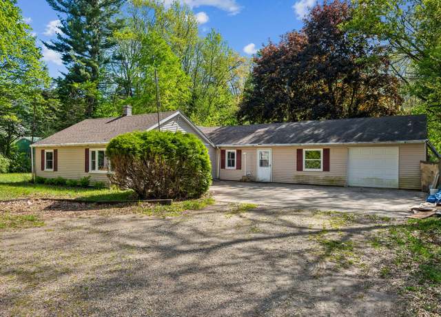 Property at 7731 S 8th St, Kalamazoo, MI 49009, 3 beds, 1 bath