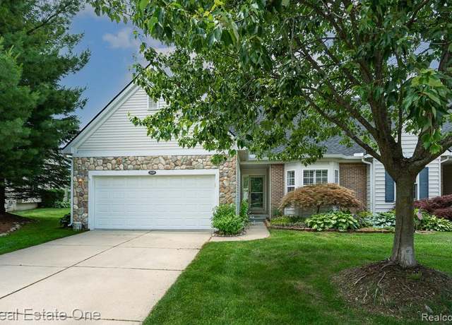 Property at 3529 Grove Ln, Auburn Hills, MI 48326, 3 beds, 3 baths