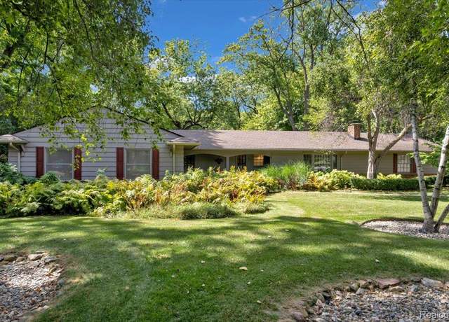 Property at 144 W Maryknoll Rd, Rochester Hills, MI 48309, 3 beds, 1.5 baths