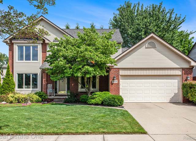 Property at 2929 Chippewa Dr, Troy, MI 48085, 4 beds, 2.5 baths