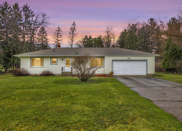 Property at 3018 W Morrell St, Jackson, MI 49203, 3 beds, 1.5 baths