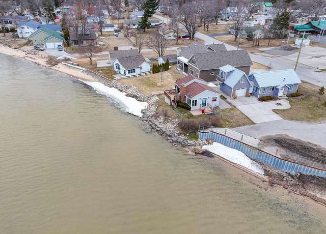 Property at 204 John St, Lake City, MI 49651, 2 beds, 1 bath