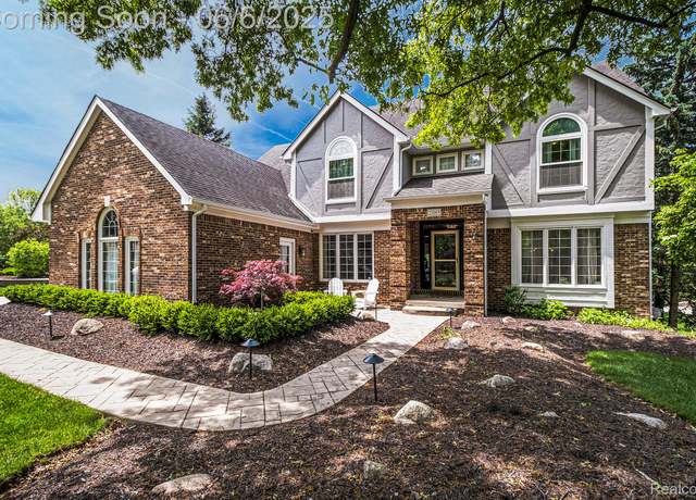 Property at 21149 Dundee Dr, Novi, MI 48375, 5 beds, 3.5 baths