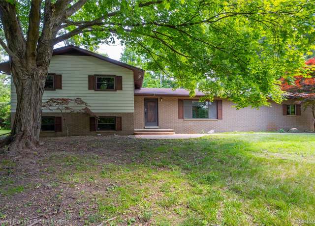 Property at 7580 Thornwood St, Canton, MI 48187, 4 beds, 2.5 baths
