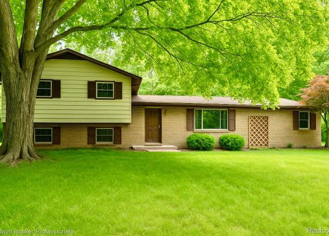 Property at 7580 Thornwood St, Canton, MI 48187, 4 beds, 2.5 baths