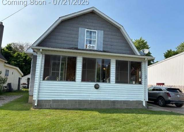 Property at 23 Broadway St, Oxford, MI 48371, 3 beds, 1.5 baths