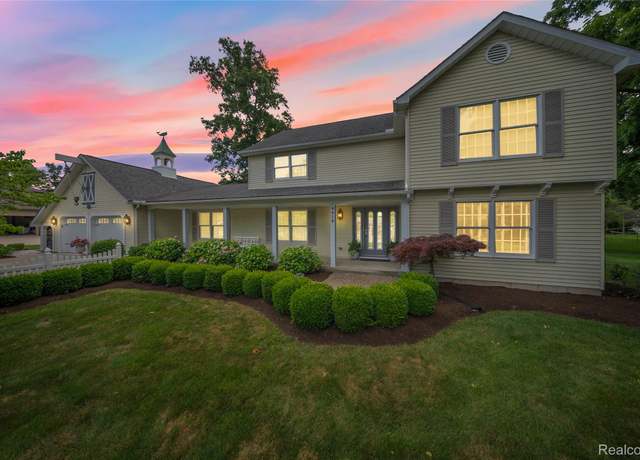 Property at 8919 Sarah Ln, Grosse Ile, MI 48138, 4 beds, 2.5 baths