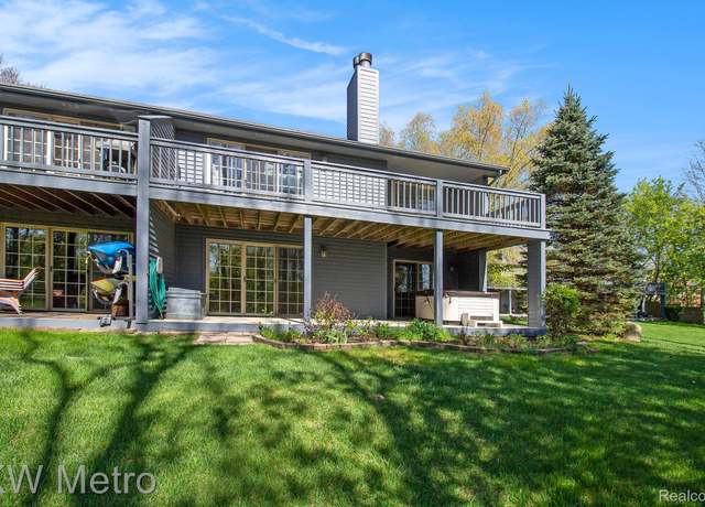 Property at 11183 Bayshore Ct, Clarkston, MI 48348, 2 beds, 2.5 baths